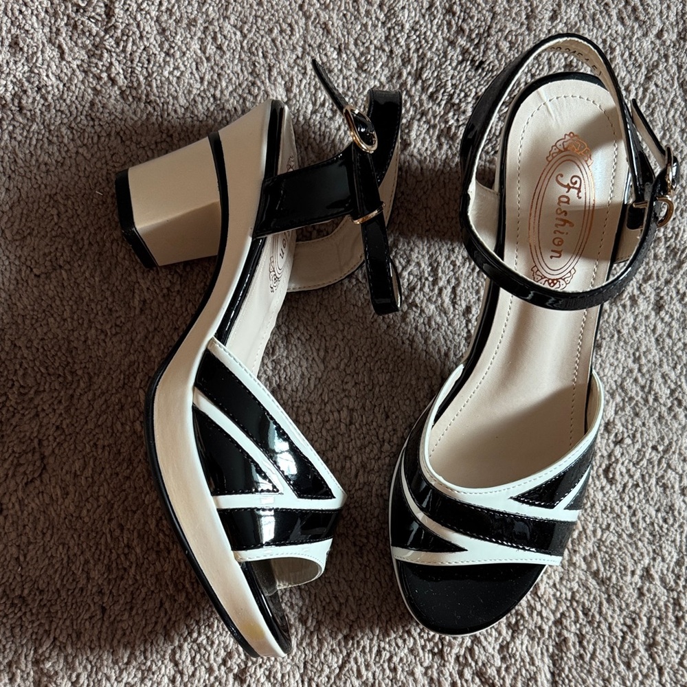 Elegant Black and White Strappy Heels. NWOT. Size 8